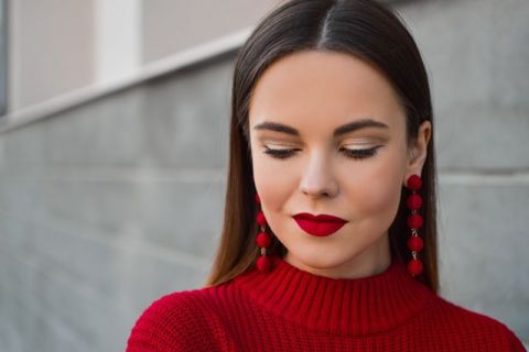 beautycologa red lipstick tamara bellis vf75pmedvx8 unsplash